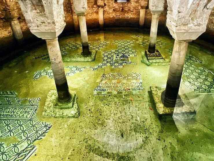 Affascinante cripta a Ravenna dove si trova